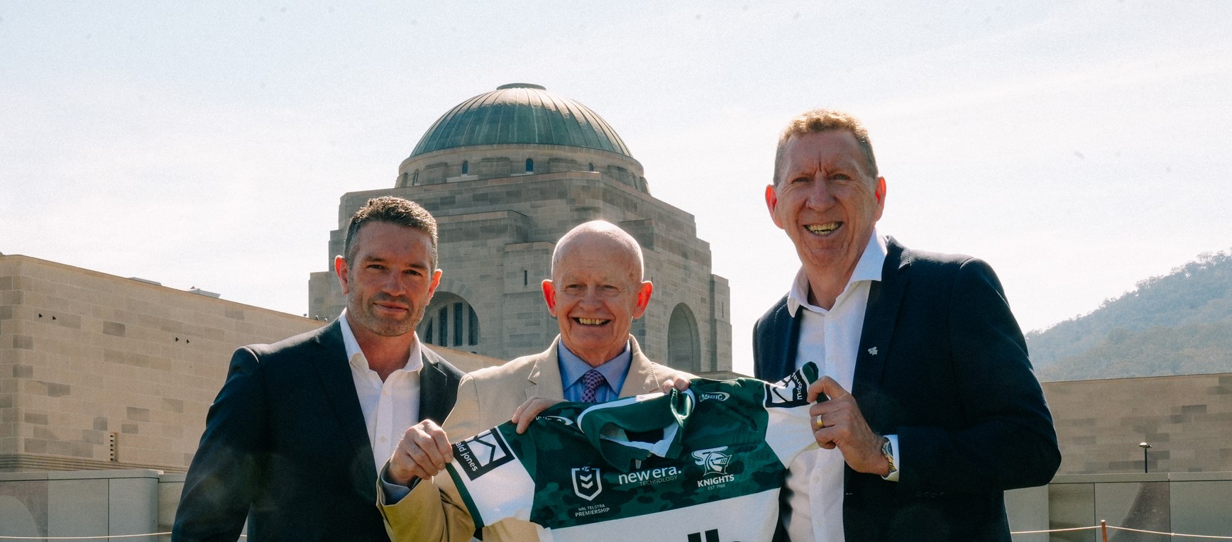 In Photos: Buderus and Parr hand jersey to War Memorial